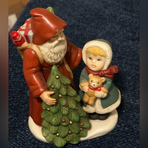 Santa and young girl figurine. Girl holds a teddy bear. Very cute!! - Picture 1 of 7